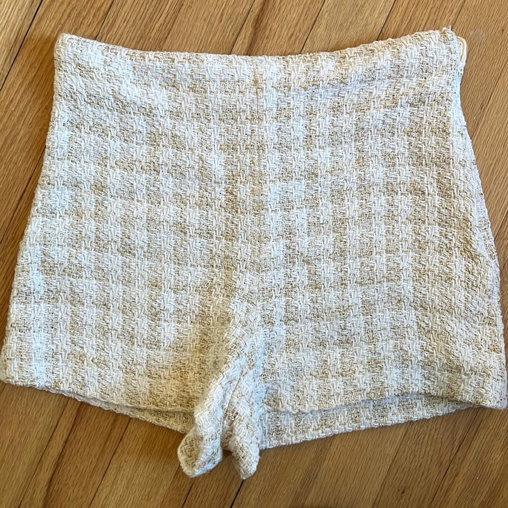 Textured weaved plaid shorts size M